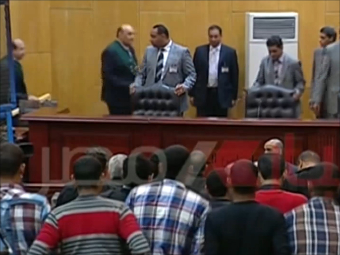 ‪جلسات سماع الشهود سرية والمحامون يفضحون التلاعب بالفيديو‬ (الجزيرة)