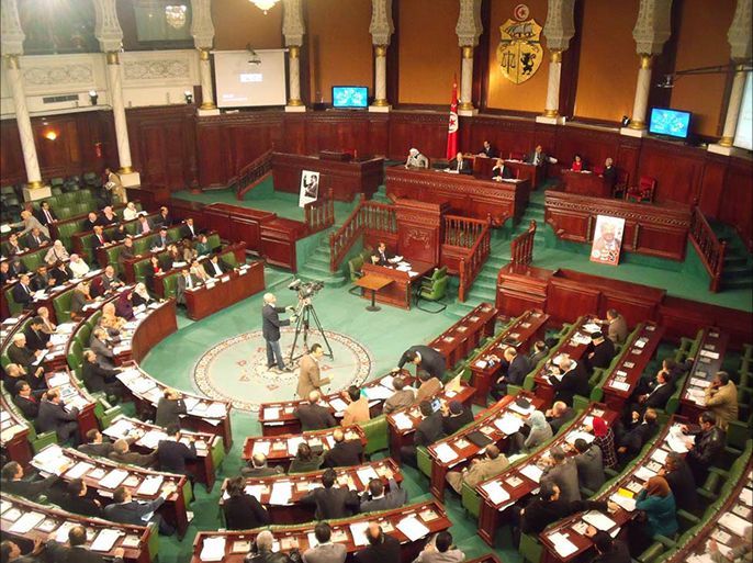 قانون العزل السياسي يطرح جدلا في المجلس التأسيسي (أفريل/نيسان 2014 في مقر المجلس الوطني التأسيسي بالعاصمة تونس)