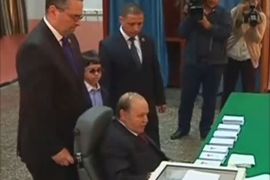 الرئيس الجزائري بوتفليقة يحتفظ بالمنصب لفترة رابعة