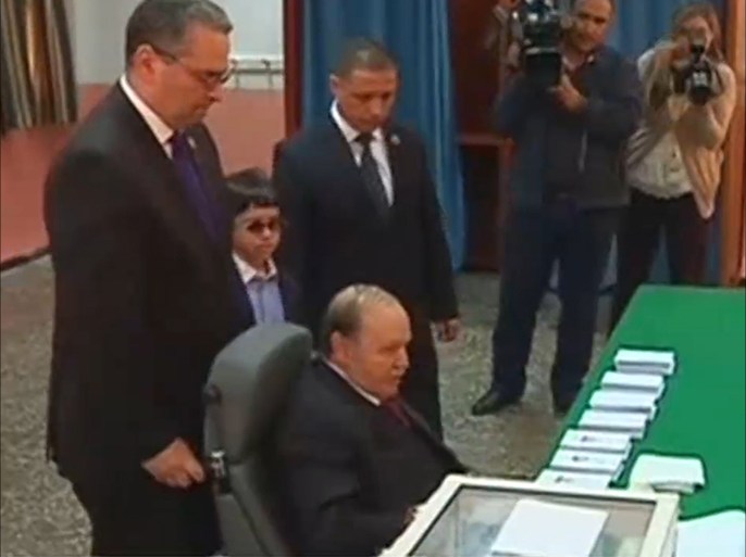 الرئيس الجزائري بوتفليقة يحتفظ بالمنصب لفترة رابعة