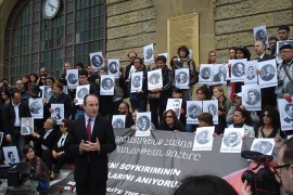 النشطاء الأرمن أمام محطة قطار حيدر باشا 2