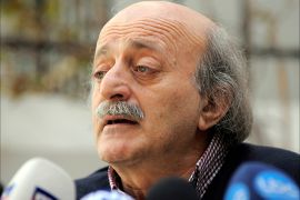 epa02100567 Lebanese Druze leader MP Walid Jumblatt speaks during a press conference in Beirut, Lebanon, 01 April 2010, a day after his meeting with Syrian President Bashar al Assad in Damascus. Jumblatt, who was considered a strong