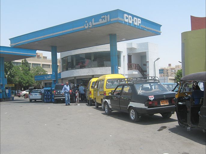 خبراء يشترطون لرفع أسعار الطاقة بمصر - محطة وقود بالقاهرة