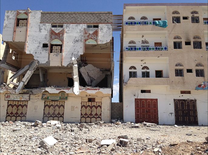 تسعي السلطات اليمنية في الاثناء لإعادة نازحي عزان (الجزيرة)