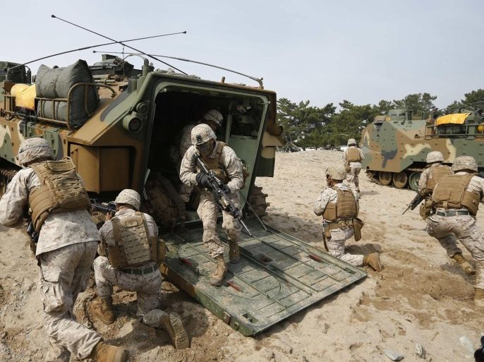 U.S. marines participate in a U.S.-South Korea joint landing operation drill in Pohang March 31, 2014. The drill is part of the two countries' annual military training called Foal Eagle, which began on February 24 and runs until April 18. North Korea declared a no-sail warning on Monday for areas off its west coast near a disputed border with South Korea and has notified the South that it will conduct firing drills, a South Korean government official said. The warning comes amid heightened tensions surrounding the North after the U.N. Security Council condemned Pyongyang for its mid-range missile launches last week, just as the leaders of South Korea, Japan and the United States met to discuss the North's arms programme. REUTERS/Kim Hong-Ji (SOUTH KOREA - Tags: POLITICS MILITARY)