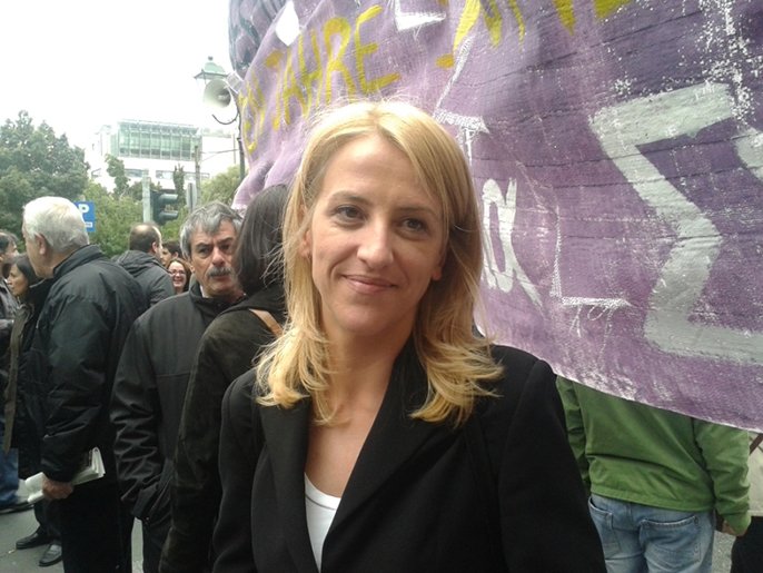 ‪رينا ذورو فازت عن حزب اليسار المعارض بمنصب محافظ أثينا‬ (الجزيرة)