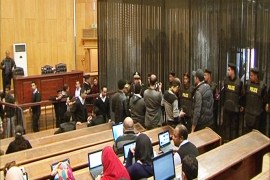 الأحكام على رافضي الانقلاب تثير الشكوك في نزاهة القضاء المصري