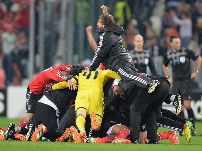 Benfica's players celebrate at the end of the UEFA Europa League semi final second leg soccer match Juventus FC vs SL Benfica at the Juventus Stadium in Turin, Italy, 01 May 2014.