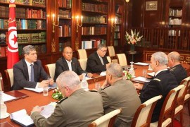 الرئيس التونسي يعقد اجتماعات أمنية طارئة حول أحداث ليبيا (ماي/آيار 2014 القصر الرئاسي بقرطاج بالعاصمة تونس)
