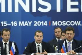 Russian Prime Minister Dmitry Medvedev (C) speaks during the 14th Ministerial Meeting at the International Energy Forum in Moscow, Russia, 15 MAy 2014. EPA/DMITRY ASTAKHOV / RIA NOVOSTI / GOVERNMENT PRESS SERVICE MANDATORY CREDIT