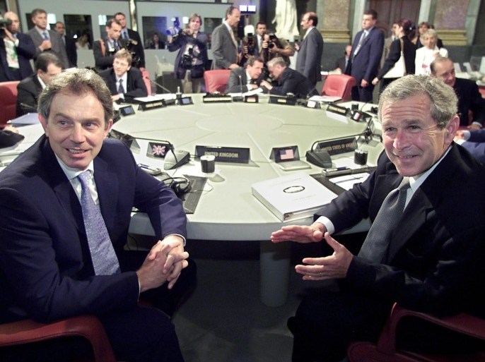British Prime Minister Tony Blair (L) and US President George W. Bush (R) smile at the beginning of the their first working session of the G8 meeting surrounded by other leaders of the G8 at Palazzo Ducale 20 July 2001 in Genoa, Italy.