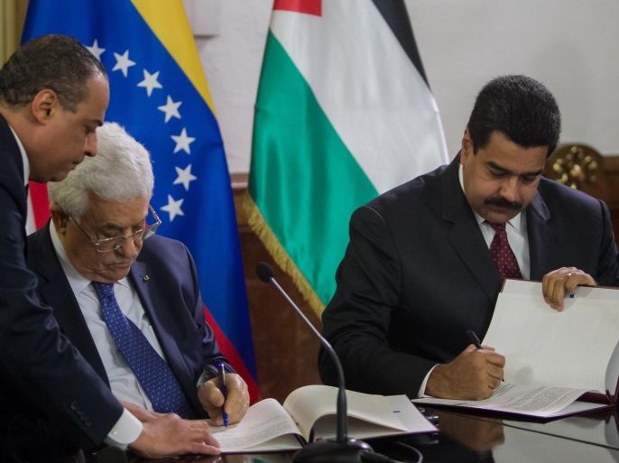 Palestinian Authority President, Mahmoud Abbas (L) signs agreements with his Venezuelan counterpart, Nicolas Maduro (R), during a meeting at Miraflores Palace in Caracas, Venezuela, 16 May 2014. Abbas is on an official visit to the South American country and intends to seek support from Venezuela to join as observer member the Union of South American Nations (UNASUR), the Bolivarian Alliance for the Peoples of Our America (ALBA) and the Community of Latin American and Caribbean States (CELAC).