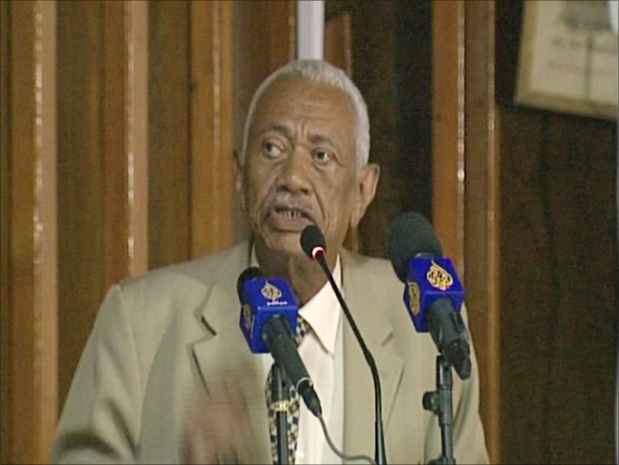 عبد الحليم: العقوبات أثرت في الشعب السوداني وليس الحكومة (الجزيرة)