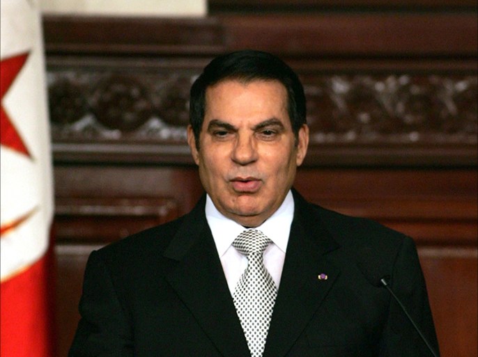 epa02801840 (FILE) A file photograph dated 12 November 2009, shows then Tunisian President Zine El-Abidine Ben Ali taking the oath at the Tunisian national assembly in Tunis, Tunisia. According to media reports on 29 June 2011, Zine Abidine Ben Ali faces new weapons and drug charges in a Tunis court on 30 June 2011, just one week after he was sentenced in absentia to 35 years in prison for abusing public funds. EPA/STR *** Local Caption *** 00000402588779- زين العابدين بن علي