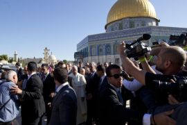 Pope Francis, center, is surrounded by journalists near the Dome of the Rock Mosque, Monday, May 26, 2014. The mosque complex, known to Muslims as the Noble Sanctuary and to Jews as the Temple Mount, is at the heart of the territorial and religious disputes between Israel and its Arab neighbors. Francis has said his three-day Middle East visit is largely meant as a spiritual journey. However, both Israelis and Palestinians have been trying to harness the standing as leader of the world's Roman Catholics to bolster their dueling narratives. (AP Photo/Ariel Schalit)