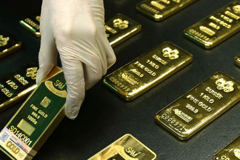 epa04134424 Gold bars with 99.99 percent purity are stored at a depository of the South Korea Exchange in Seoul, South Korea, 21 March 2014. The bourse operator said it will launch a gold trading platform next week to properly tax the gold market. EPA/YONHAP SOUTH KOREA OUT