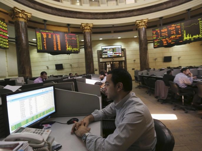 A trader watches his monitor at the Egyptian stock exchange in Cairo April 1, 2014. Egypt's Central Bank said on Tuesday it had covered the entire backlog of dollars owed to foreign investors seeking to repatriate funds from the country but did not say how much money was involved. In a push to restore confidence in the economy, authorities opened a repatriation scheme in March 2013 guaranteeing foreign investors in Egyptian stock and government bond markets access to dollars despite the severe shortages of the U.S. currency. REUTERS/Mohamed Abd El Ghany (EGYPT - Tags: BUSINESS POLITICS)