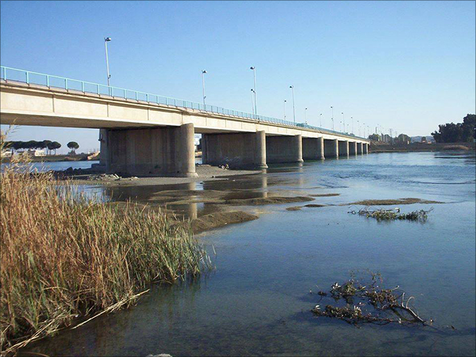 جسر الرقة والانخفاض الواضح في منسوب مياه نهر الفرات