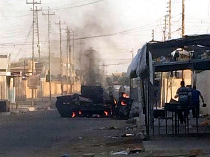epa04250400 Smoke rises from burning police vehicles at a street in Tikrit, northern Iraq, 11 June 2014. There were conflicting claims as to the fate of Salah al-Din's provincial capital Tikrit, with state television quoting security officials as saying they