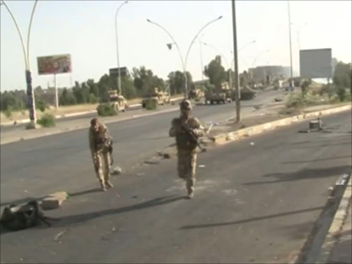 ‪الجيش العراقي انسحب من الموصل بعد سيطرة مسلحين على معظم المدينة‬ (الجزيرة)