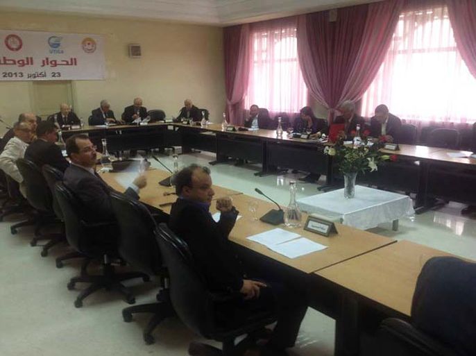 صورة 1: الحوار الوطني يستأنف جلساته الأربعاء للحسم في مسألة الانتخابات (ماي/آيار 2014 مقر وزارة حقوق الانسان سابقا بالعاصمة تونس)