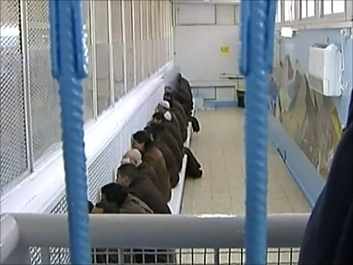 اللجنة ناقشت أوضاع الأسرى الفلسطينيين بسجون الاحتلال (الجزيرة)