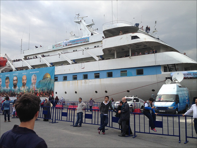 ‪سفينة مرمرة ترسو في أمينونو بإسطنبول‬  (الجزيرة)