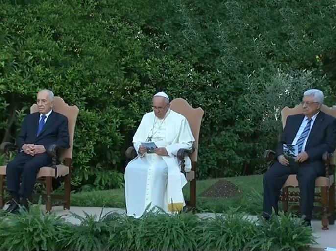 اجتماع يجمع الرئيس عباس وشيمون بيريس مع البابا
