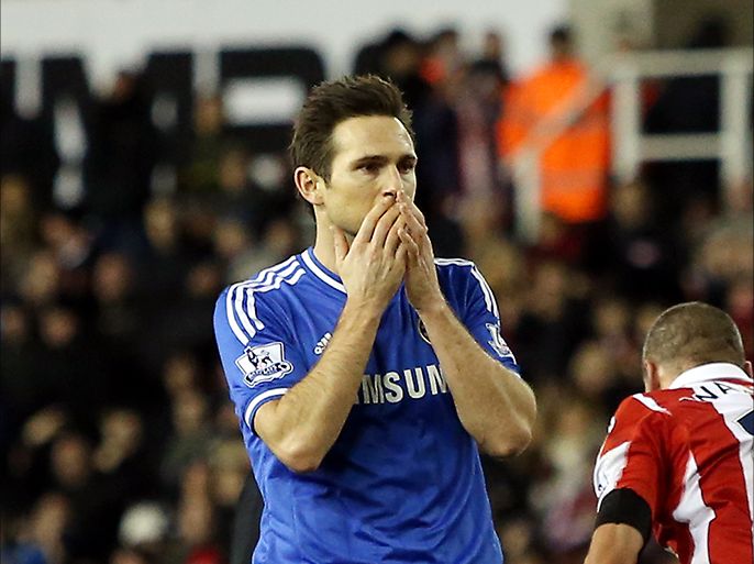 epa03981219 Frank Lampard of Chelsea misses a chance at the Stoke City goal during the English Premier League match Stoke City vs Chelsea at the Britannia Stadium, Stoke, Britain, 07 December 2013. EPA/DAVID JONES DataCo terms and conditions apply https://www.epa.eu/downloads/DataCo-TCs.pdf