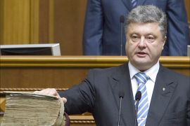 Ukraine's President-elect Petro Poroshenko, holding his hand on the Bible and the constitution, takes the oath of office during his inauguration ceremony in the parliament hall in Kiev June 7, 2014. Poroshenko took the oath on Saturday as