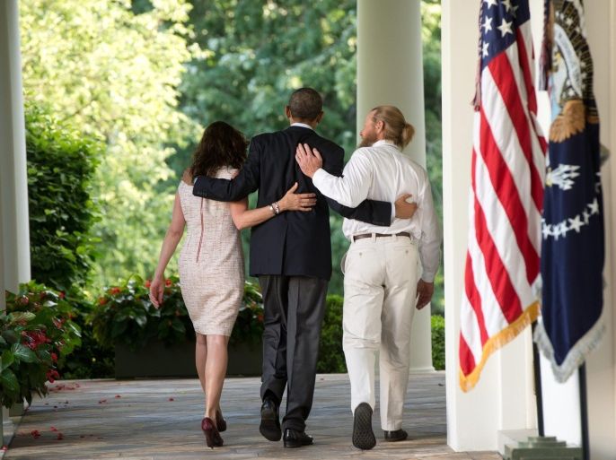 US President Barack Obama (C), with the parents of US Army Sgt. Bowe Bergdahl, Jani Bergdahl (L) and Bob Bergdahl (R), walks back to the Oval Office after making a statement regarding the release from captivity of Sgt. Bowe Bergdahl by the Taliban, in the Rose Garden at the White House in Washington, DC, USA, 31 May 2014. The Taliban has released a US soldier it held for nearly five years in exchange for the transfer to Qatar of five Afghan detainees at Guantanamo, US officials said on 31 May. The recovery of Sergeant Bowe Bergdahl, 28, has been under discussion with the Taliban for at least a year, and the US government indicated the possibility of an exchange as early as June 2013. US President Barack Obama announced Bergdahl's release in a statement, saying he had called Bergdahl's parents in Hailey, Idaho, with the good news.