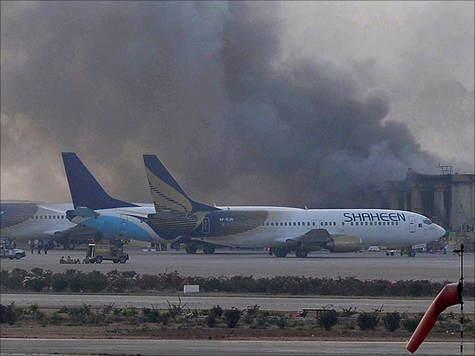 حركة طالبان باكستان تبنت الهجوم على مطار كراتشي أمس (الفرنسية)