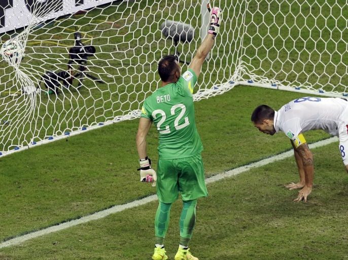 United States' Clint Dempsey, right, scores his side's second goal during the group G World Cup soccer match between the USA and Portugal at the Arena da Amazonia in Manaus, Brazil, Sunday, June 22, 2014. (AP Photo/Themba Hadebe)