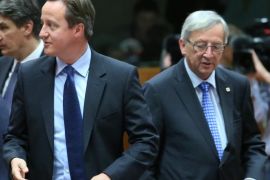 British Prime Minister David Cameron and Luxembourg's Prime Minister Jean-Claude Juncker (R) during a European Council summit in Brussels, Belgium, 27 June 2013. European Union leaders will meet for a two-day summit amid high expectations for progress on everything from the bloc's economic crisis to its enlargement, but also scepticism that they will be able to cover much ground.