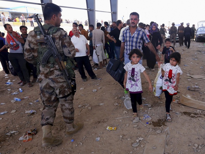 منظمة الهجرة تتحدث عن نصف مليون عراقي فروا من الموصل بسبب القتال(أسوشيتد برس)