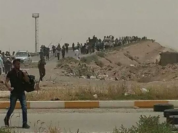 الرمادي: خروج الطلبة الى منطقة الخمسة كيلو عبر جسر الطاش وبدء عمليات عسكرية من قبل المسلحين لاستعادة مركز الرمادي