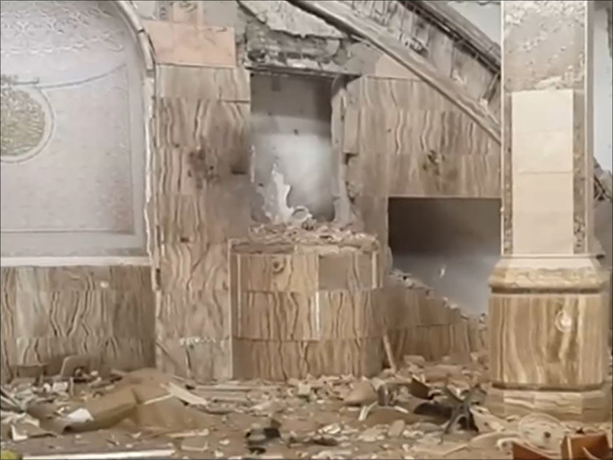 آثار القصف الصاروخي للجيش العراقي بجامع الرزاق بسامراء (الجزيرة)