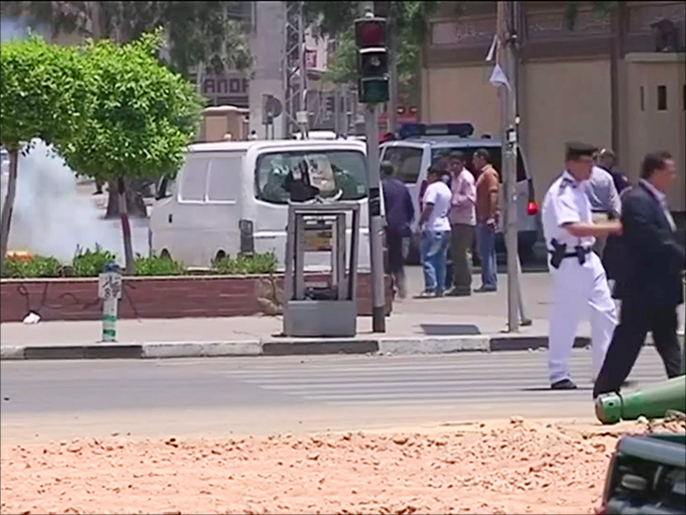 ‪الانفجار قرب قصر الاتحادية بمصر أدى إلى مقتل ضابطي شرطة‬ (الجزيرة)