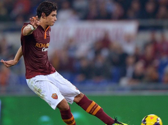 AS Roma Brazilian defender Pires Ribeiro Jose Rodolfo Dodo shoots the ball against ChievoVerona during their Serie A football match in Rome's Olympic Stadium on October 31, 2013. AFP PHOTO /Filippo MONTEFORTE