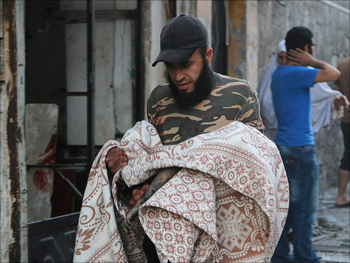 حلب تتعرض منذ أشهر طويلة لحملةقصف جوي يقتل يوميا مدنيين (رويترز)