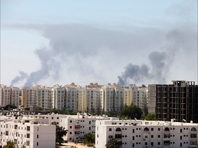 Smoke rises above buildings after heavy fighting between rival militias broke out near the airport in Tripoli July 23, 2014. REUTERS/Hani Amara (LIBYA - Tags: POLITICS CIVIL UNREST)