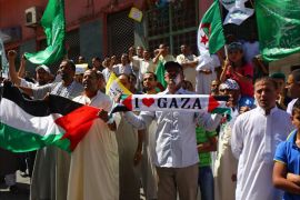 وقفة تضامانا مع غزة امام مقر حركة مجتمع السلم بالجزائر