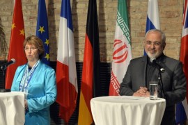 Catherine Ashton, High Representative of the Union of Foreign Affairs and Security Policy for the European Union, and Iranian Foreign Minister Mohammad Javad Zarif (R) give a press statement after round of talks of the European Union and Iran in Vienna, on July 18, 2014. AFP PHOTO/STR