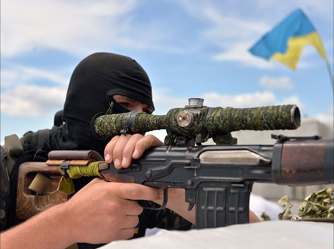 A Ukrainian forces serviceman guards their position at the check-point near Slavyansk, Donetsk region on July 4, 2014. Ukrainian President Petro Poroshenko has told EU foreign policy chief Catherine Ashton he was ready to convene new European-mediated crisis talks with separatist leaders and Russian officials on Saturday
