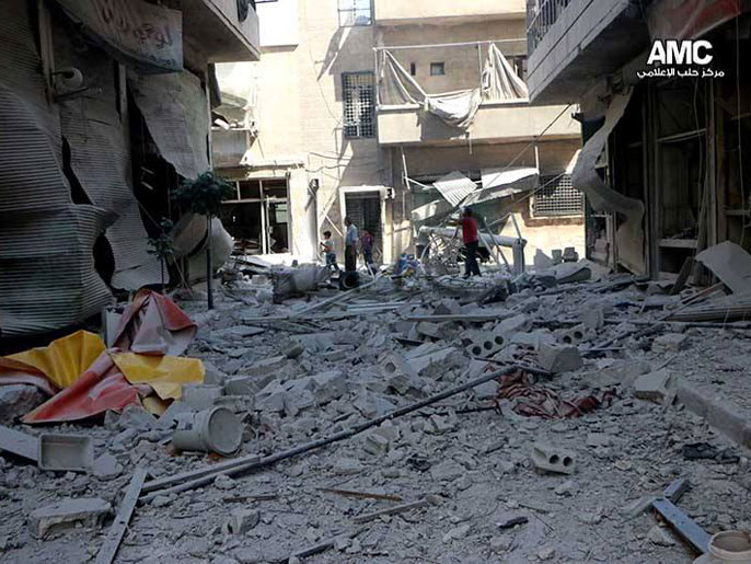 حي طريق الباب في حلب تعرض للقصف ببرميلين متفجرين(ناشطون)