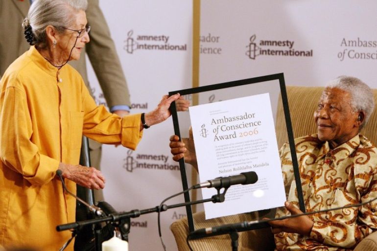 (FILE) A file photo dated 01 November 2006 showing former South African President and Nobel Peace Laureate Nelson Mandela (R) smiling as he receives the Amnesty International Ambassador of Conscience Award from Nobel Literature Laureate Nadine Gordimer (L) in Johannesburg, South Africa. Media reports on 14 July 2014 state Nadine Gordimer died in Johannesburg, South Africa. Gordimer died at her home, aged 90. EPA/JON HRUSA *** Local Caption *** 00853237