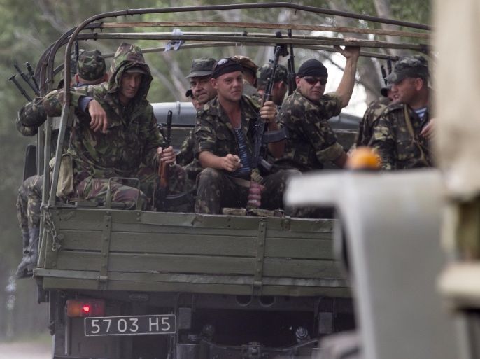 Ukrainian army soldiers move to a position near the village of Dovgenke, Kharkiv region, eastern Ukraine Friday, July 4, 2014. (AP Photo/Dmitry Lovetsky)