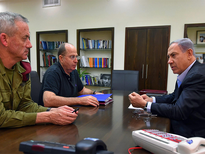 اجتماع سابق ضم رئيس الوزراء الإسرائيلي (يمين) ووزير الدفاع ورئيس الأركان (الأوروبية)