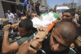 ATTENTION EDITORS - VISUAL COVERAGE OF SCENES OF INJURY OR DEATH Palestinians carry the body of Hamas militant Basheer Abeda'll, who medics said was killed by an Israeli air strike which took place before a five-hour humanitarian truce, during his funeral in Rafah in the southern Gaza Strip July 17, 2014. Palestinians rushed to shops and banks on Thursday as the truce agreed by Israel and Hamas came into force, hours after the Israeli military said it had fought off gunmen who infiltrated from Gaza. Gaza health officials say at least 224 Palestinians, mostly civilians, have been killed. In Israel, one civilian has been killed by fire from Gaza, where the Israeli military says more than 1,300 rockets have been launched into the Jewish state. The temporary truce took effect on Thursday at 10 a.m. (0700 GMT). REUTERS/Ibraheem Abu Mustafa (GAZA - Tags: POLITICS CIVIL UNREST) TEMPLATE OUT