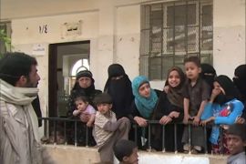 آلاف العائلات تنزح من مدينة عمران بسبب القتال